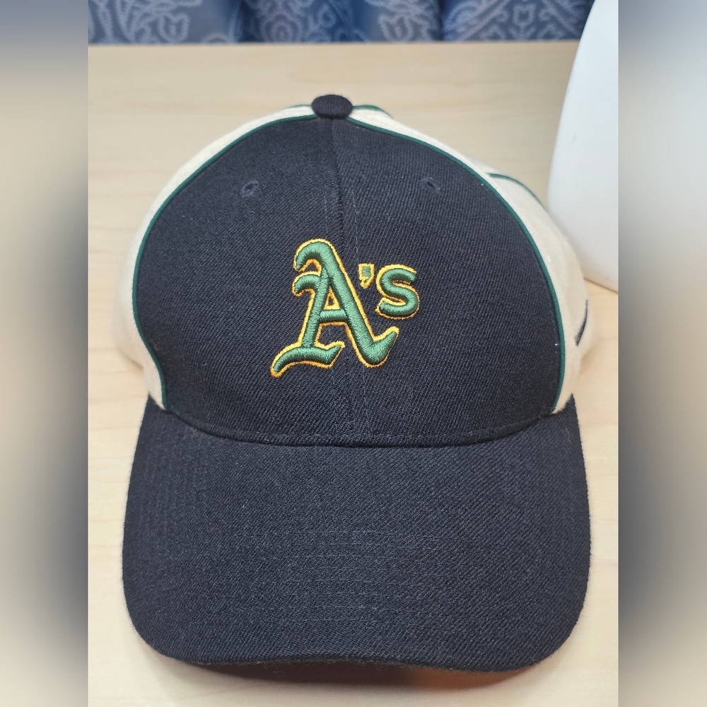 Vtg A's Athletics Hat Cap 100% Wool Velcro Nike Team MLB Black/Off White/Green